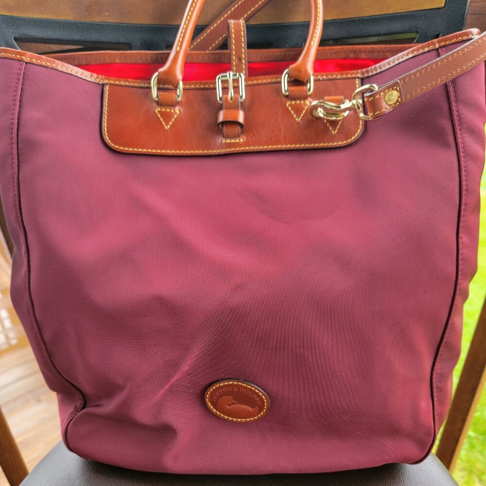 Dooney & Bourke Nylon Editor’s Tote – NWOT – Large Lightweight Work & Travel Bag